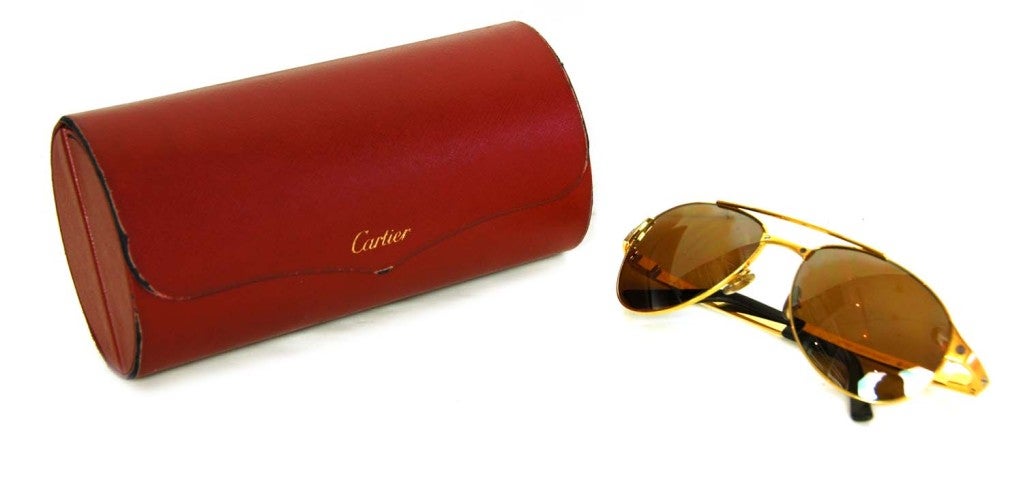 Cartier Gold Frame Aviators with Screws
Made In France
Stamped: CARTIER PARIS EDITION SANTOS - DUMONT

Comes With:
Cartier Case

Across: 5.5