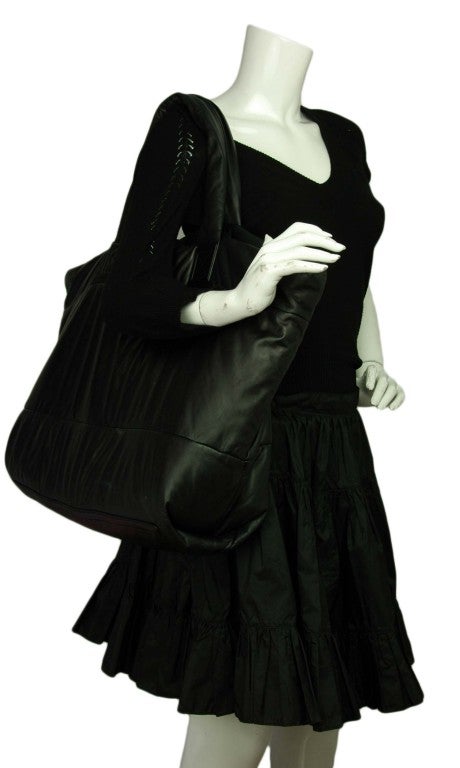 CHANEL Schwarzes Leder XL Cocoon Tote Bag 6