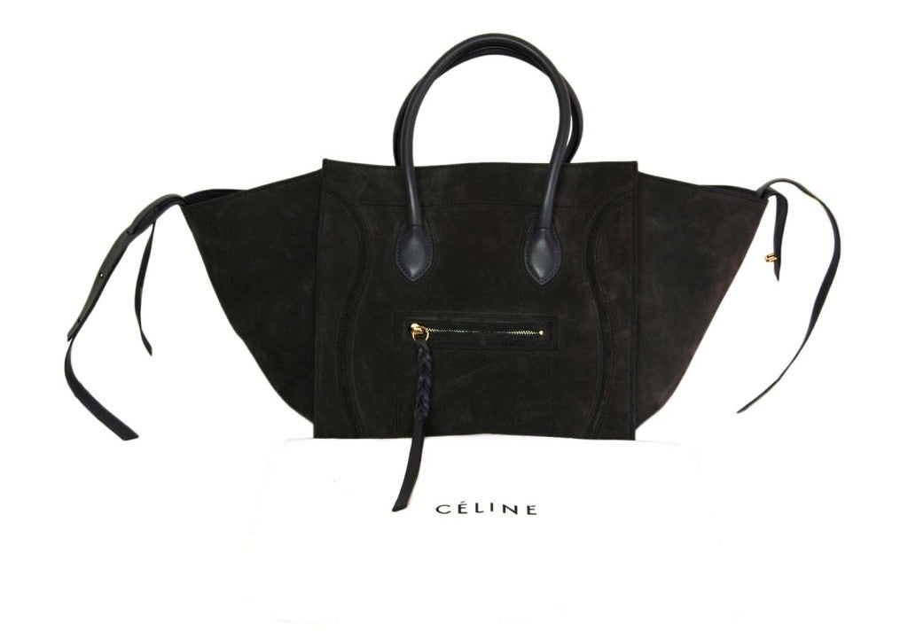 Celine Grey Suede Phantom Tote Bag
Materials: Suede
Stamped: CELINE PARIS MADE IN ITALY
One Zipper Pocket on Front Panel and One Inside

Comes With:


Celine Dust Bag

Care Instructions

Length: 11.75