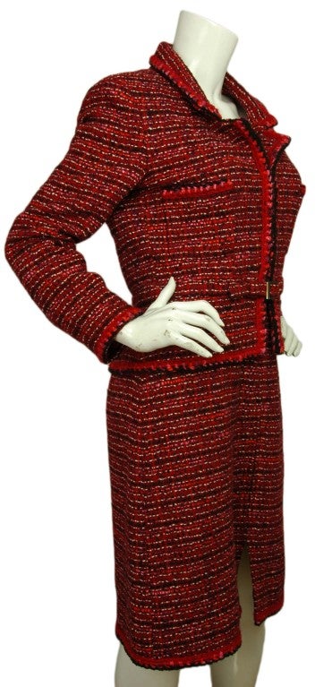 Chanel Red Tweed Sleeveless Dress with Jacket
Age: 2001
Made In France
Composition: 69% Wool, 30% Rayon, 1% Nylon with 100% Silk Lining
Dress Closes with Front Zipper
Jacket Closes with Hook & Eye Closures

Marked Size: 36

US Size: