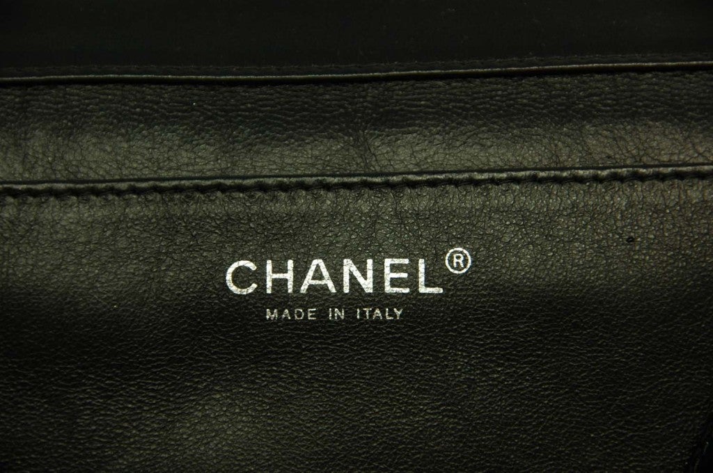 CHANEL Black Patent Leather Shoulder Bag 4