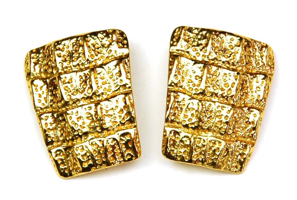 Yves St. Laurent Textured Clip On Earrings
Made In France
Materials: Goldtone Metal
Stamped: 