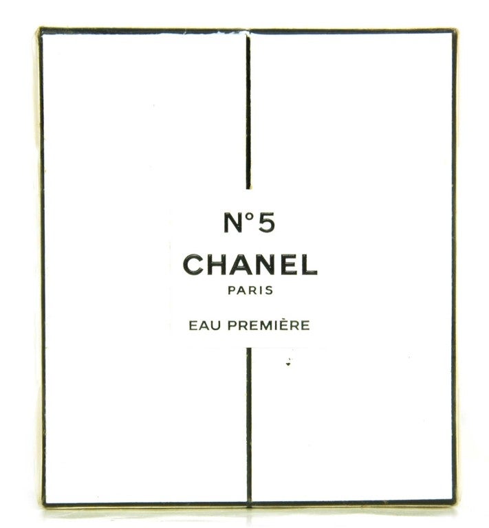 CHANEL Catwalk Limited Edition Eau Premiere .2 Oz Parfüm

    Länge: 3 1/2