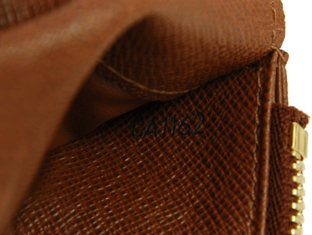 LOUIS VUITTON Monogram Insolite Geldbörse mit Armband rt. $825 5