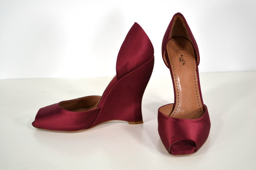 Women's Alaia Burgundy Wedges