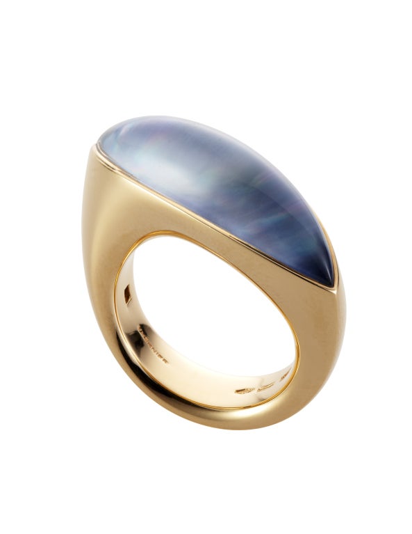 Lapis Lazuli, rock crystal and mother of pearl FUSEAU ring set in 18ct pink gold.


This stunning ring is also available in siderite, white mother of pearl, smokey quartz and sugilite, prices on application.