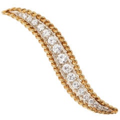 VAN CLEEF & ARPELS  ''Haricot'' Gold Diamond Brooch