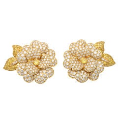 VAN CLEEF 
ARPELS  Flower Diamond Earrings.