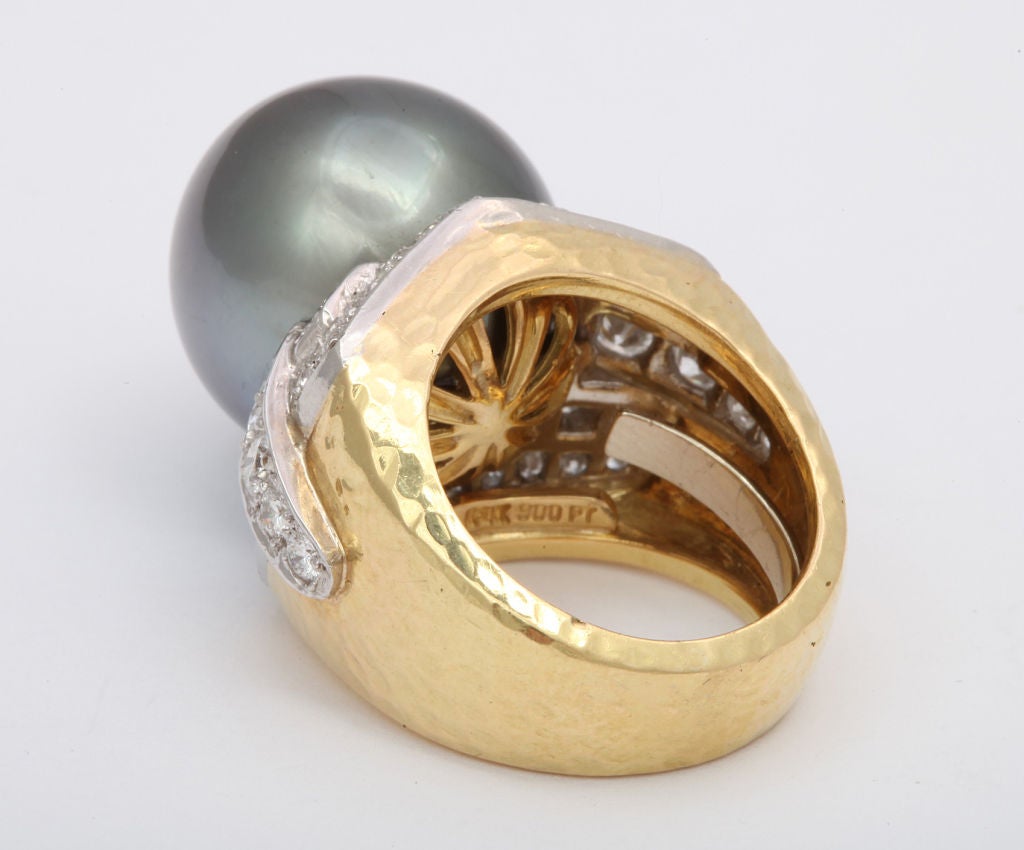 DAVID WEBB South Sea Cultured Pearl & Diamond Ring. In Excellent Condition For Sale In New York City, NY