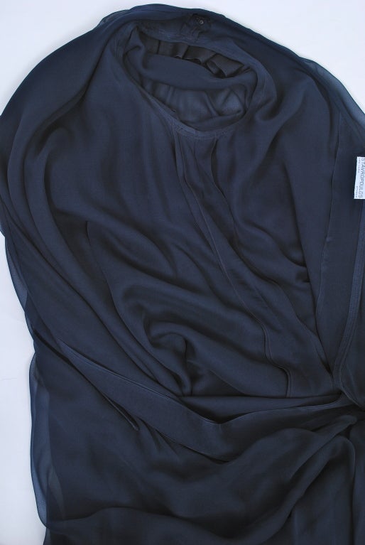Stavrapoulos - Robe de cocktail en mousseline de soie marine en vente 3