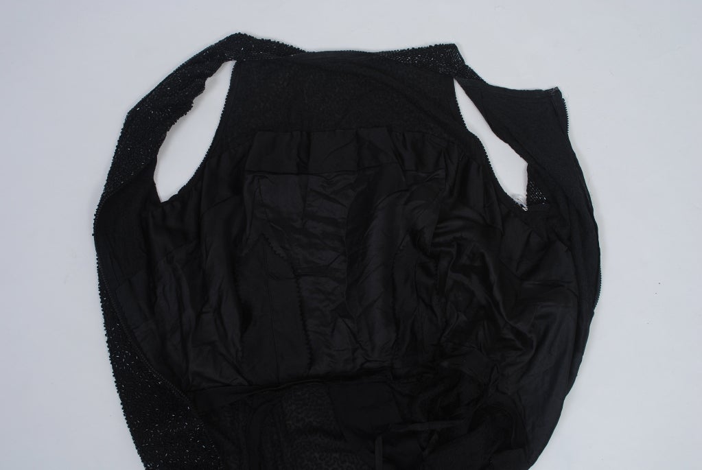 Robe ajustée perlée noire (années 1960) en vente 3