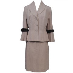 Retro LILLI ANN SUIT WITH MINK-TRIMMED PLEATED SLEEVES