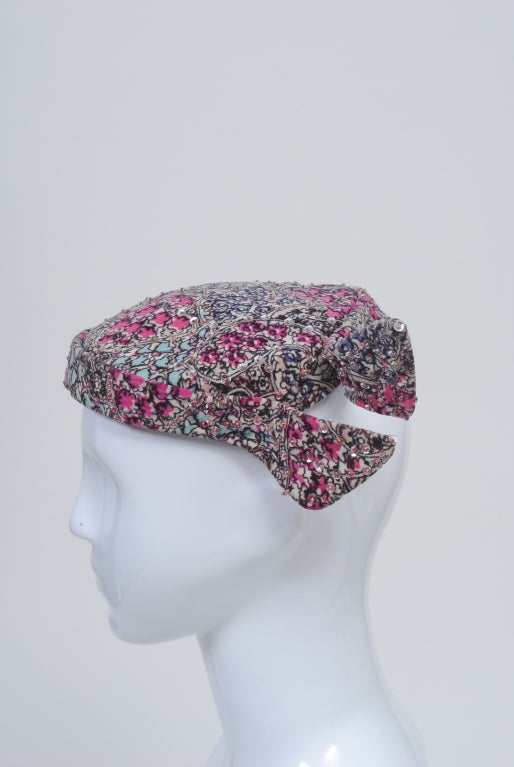 Print Velvet hat with Sequins In Good Condition For Sale In Alford, MA