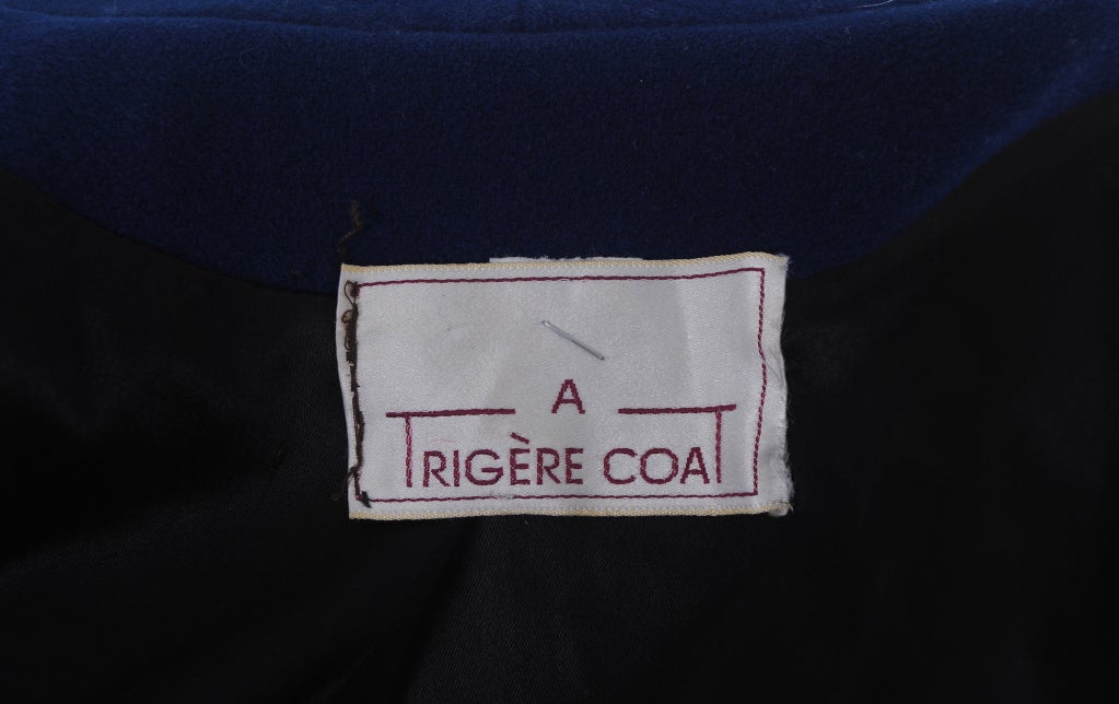 Pauline Trigere - Manteau noir avec inscriptions bleu royal en vente 5