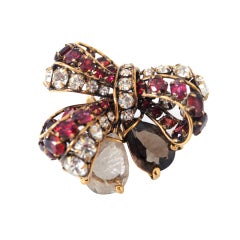LARGE BOW-SHAPED RING WITH CRYSTALS