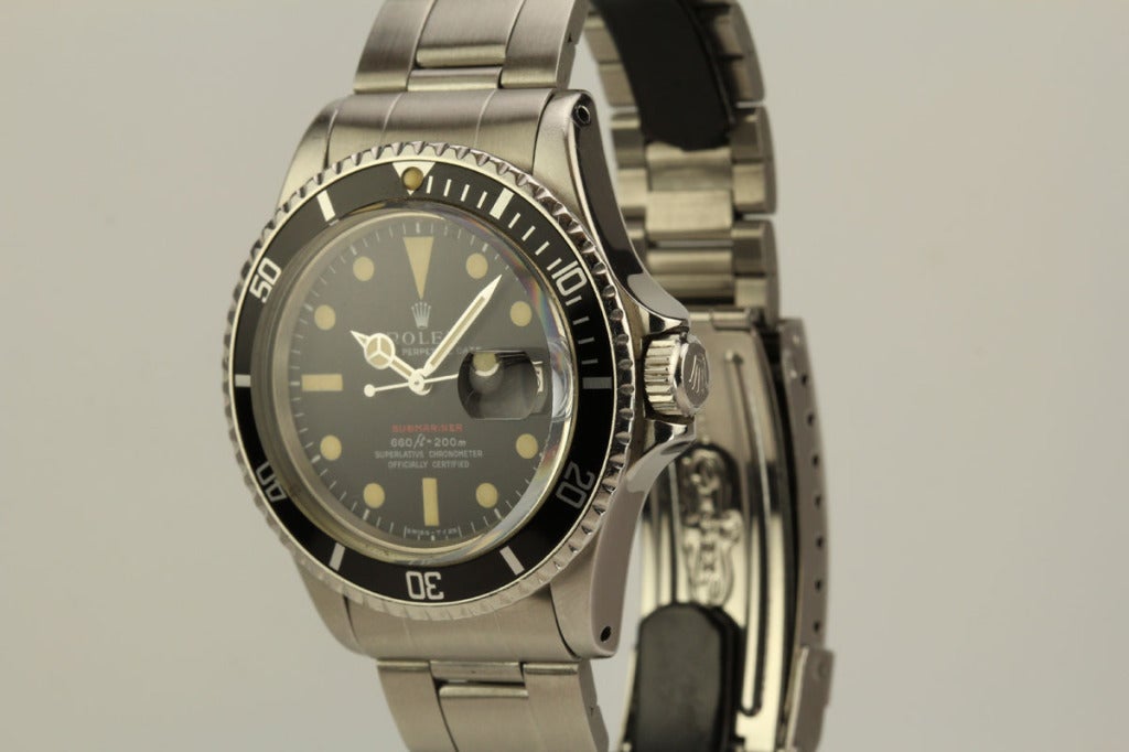 This is a beautiful example a Rolex Submariner, Ref. 1680, with Submariner written in red, from the 1970s. This red Submariner has a flawless dial with matching luminescent markers and hands. The stainless steel case is in excellent condition with