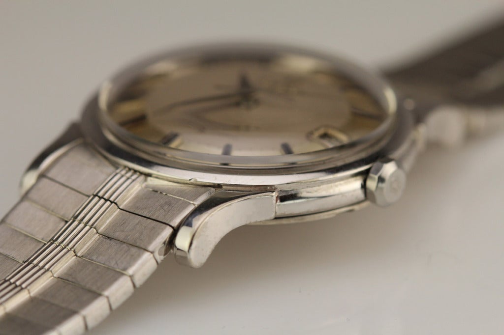 This is an extremely rare Omega Constellation in 18k white gold from the 1960s. Typically this model comes in steel, yellow gold or rose gold, and it is extremely difficult to find one in white gold. This particular example is in excellent condition