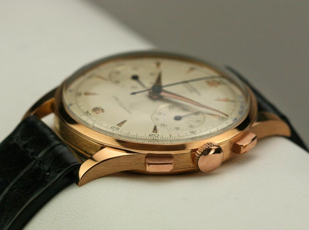 Universal rare rose gold Uni-Compax square button chronograph wristwatch. The case and dial are in excellent condition.