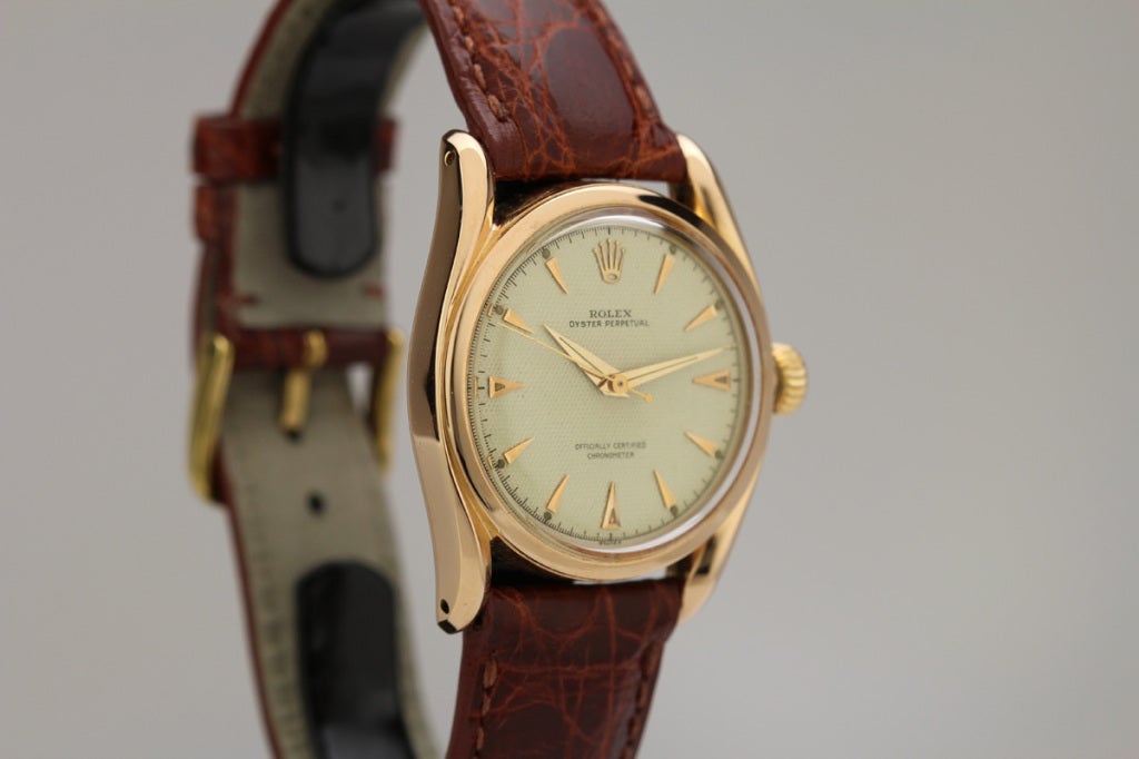 Rolex Rose Gold Bombe Armbanduhr Ref 6090 im Zustand „Hervorragend“ in Miami Beach, FL