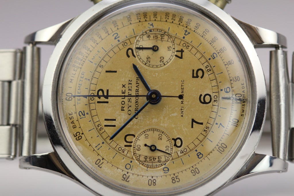 This is a beautiful example of a stainless steel Rolex monobloc chronograph wristwatch, Ref. 3525, in excellent condition. It is incredibly rare and comes on the original rivet oyster bracelet.