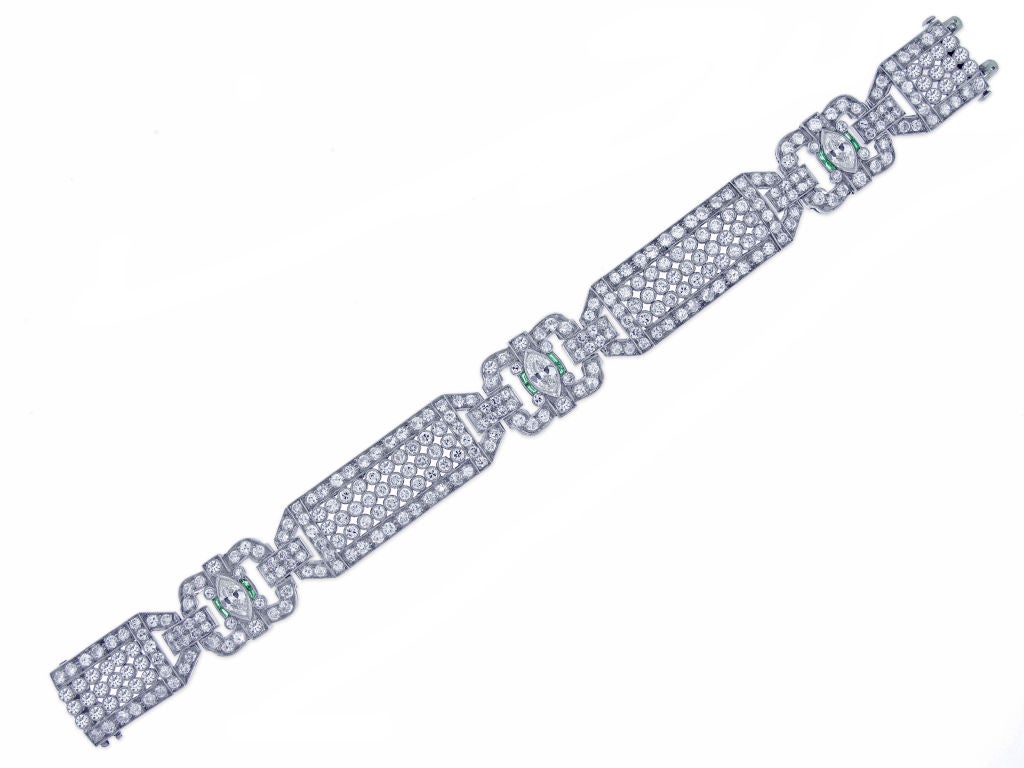 Breites Art-déco-Armband mit Diamanten und Smaragden (Marquiseschliff) im Angebot