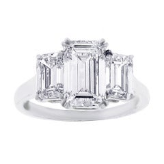 Dreistein-Diamantring mit Smaragdschliff