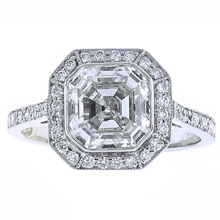Anillo de diamantes talla Asscher.