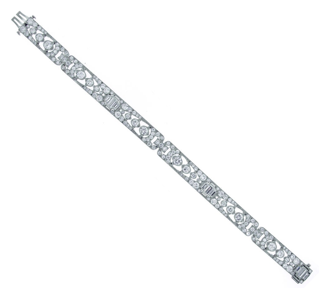Platinum Art Deco diamond bracelet. This bracelet consists of one hundred and fifty nine round diamonds weighing 5.50 carats and nine baguette diamonds weighing 1.50 carats