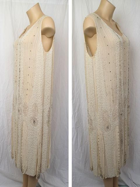 1920's Ivory Silk Beads & Rhinestone  Carwash Hem Flapper Dress For Sale 4