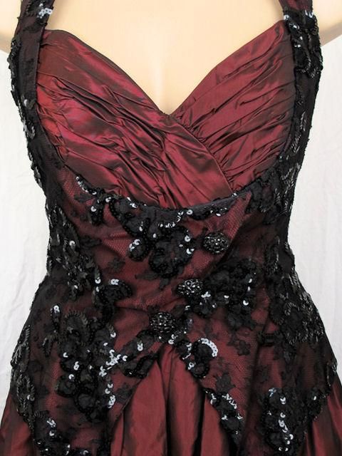 VICTOR COSTA Blk Lace & Sequins Over Burgundy Ball Gown For Sale 1