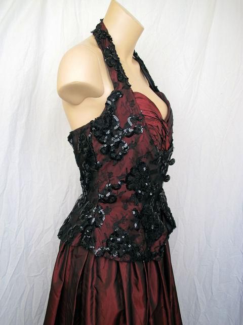 VICTOR COSTA Blk Lace & Sequins Over Burgundy Ball Gown For Sale 2