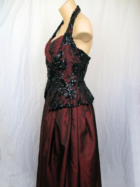 VICTOR COSTA Blk Lace & Sequins Over Burgundy Ball Gown For Sale 3