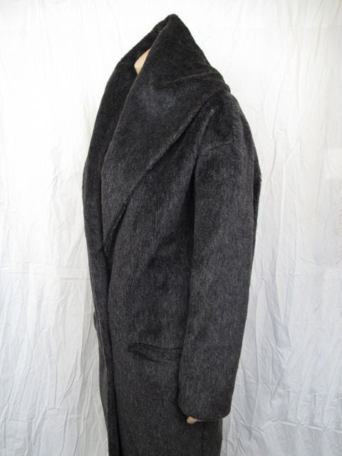 ROMEO GIGLI Gray Alpaca Large Collar Fur Coat For Sale 2