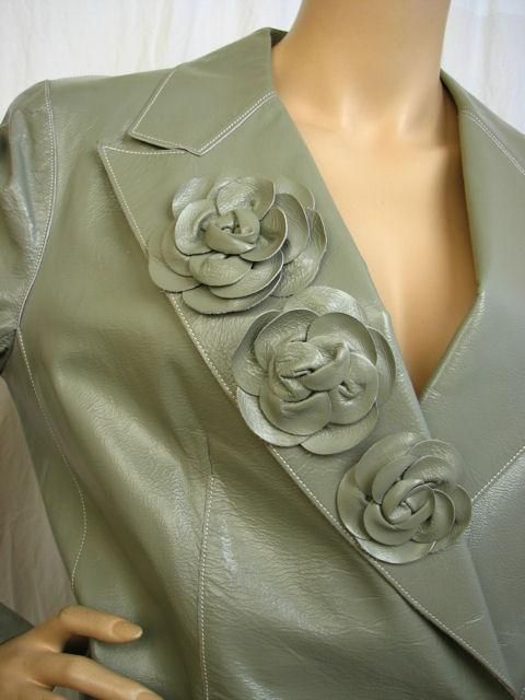 This stunning jacket has fold up cuffs, pockets & three lovely leather flowers attached to one lapel.




Measurements
Sleeves 24
Shoulders 17
Chest 39
Waist 36
Hips 38
Length 26.5

Please note: All sales are final, therefore please ask
