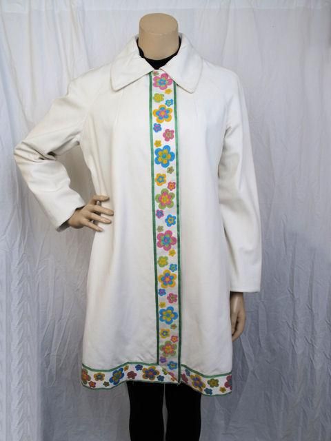 Here is this lovely Bill Blass off white floral detail coat & scarf.

* I just love the floral detailing!
* The swing coat design is so flattering.
* The fabric tag is missing but it's made of a very heavy gauge cotton - almost canvas & is fully