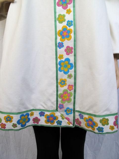 Bill Blass Bond Street White Floral Swing Coat & Matching Scarf 1