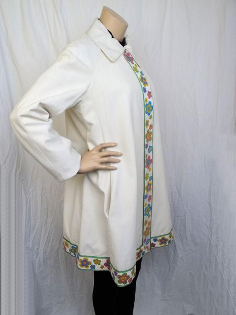 Bill Blass Bond Street White Floral Swing Coat & Matching Scarf 2