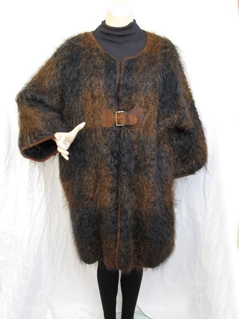 Another beauty from Bonnie Cashin in warm colors of rust & black mohair with rust suede trimming & matching buckle to accent this kimono styled coat.

Measurements:
Sleeves 17
