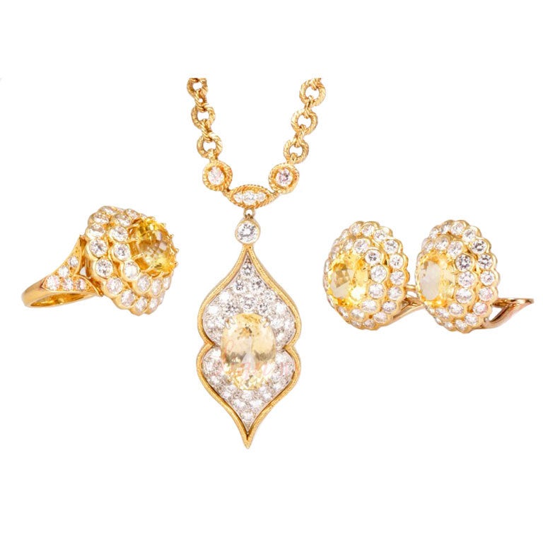 VAN CLEEF and ARPELS Lucille Ball's Estate Yellow Gold Jewelry Set For