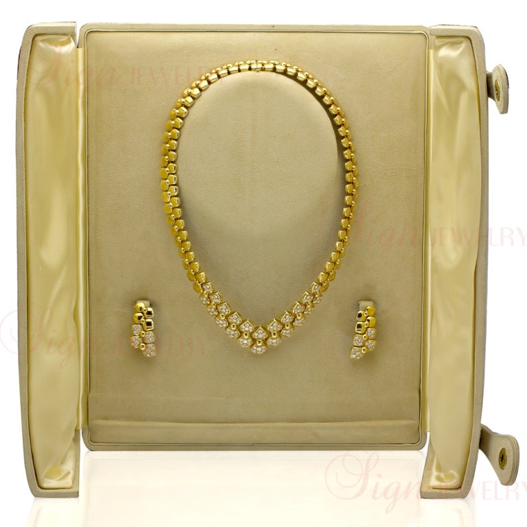 Women's Van Cleef & Arpels Diamond Gold Necklace Earrings Set