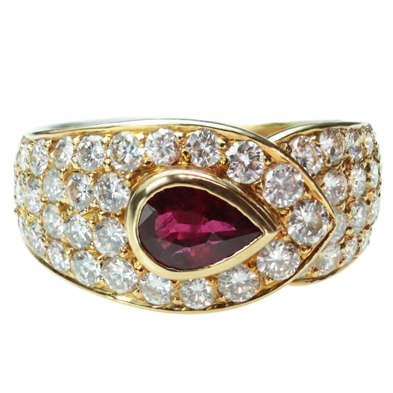 VAN CLEEF & ARPELS Diamond Red Pear Ruby Yellow Gold Ring