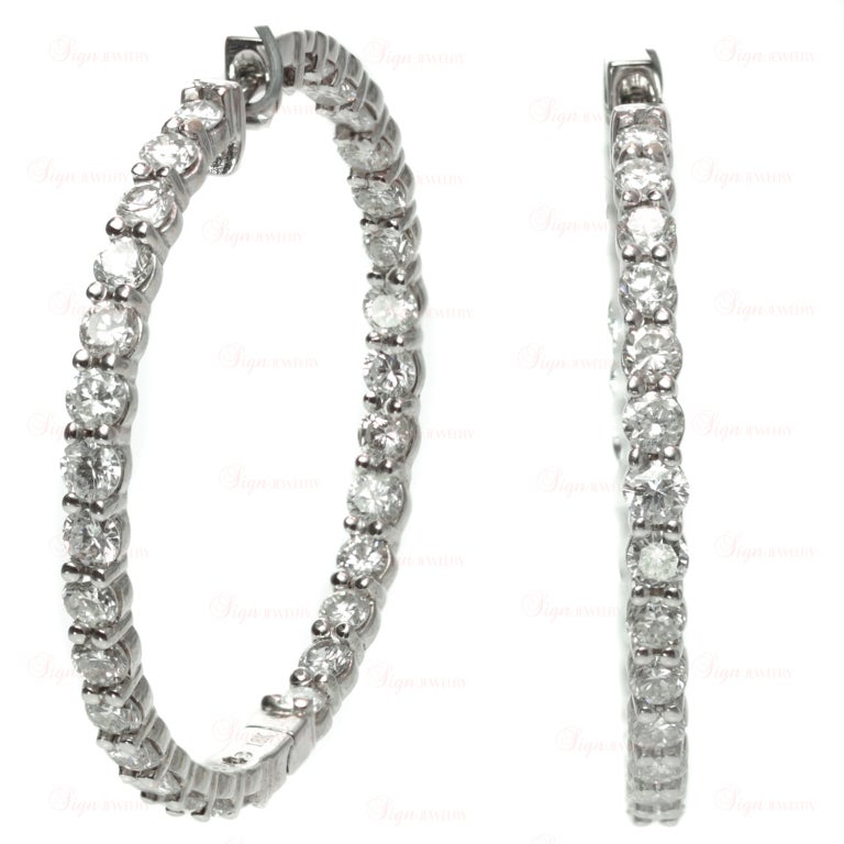 Custom-made hoop earrings made in 18k white gold and featuring 32 sparkling diamonds pave-set inside the circle with 32 more diamonds set inside the hoop. A unique and gorgeous design.
Brand new. Comes in a gift box.
3.6mm Width - 44mm (1.5