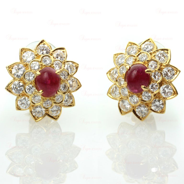 These radiant clip-on earrings from Van Cleef & Arpels are made in 18k yellow gold and feature 5mm x 6mm oval cabochon rubies surrounded by sparkling round diamonds. A delightfully elegant design.
Excellent condition. Comes in a gift box. Post can