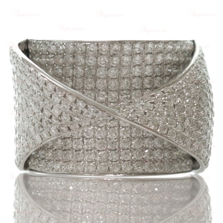 Geometric Pave Diamond White Gold Wave Ring In Excellent Condition In New York, NY