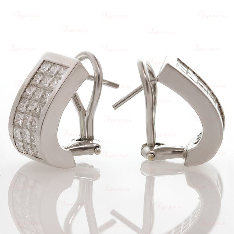 These vintage rectangular earrings are made in 18k white gold and feature an invisible setting with 42 princess-cut G-H VVS2-VS1 diamonds of an estimated 2.10 carats. An elegant and timeless design.
