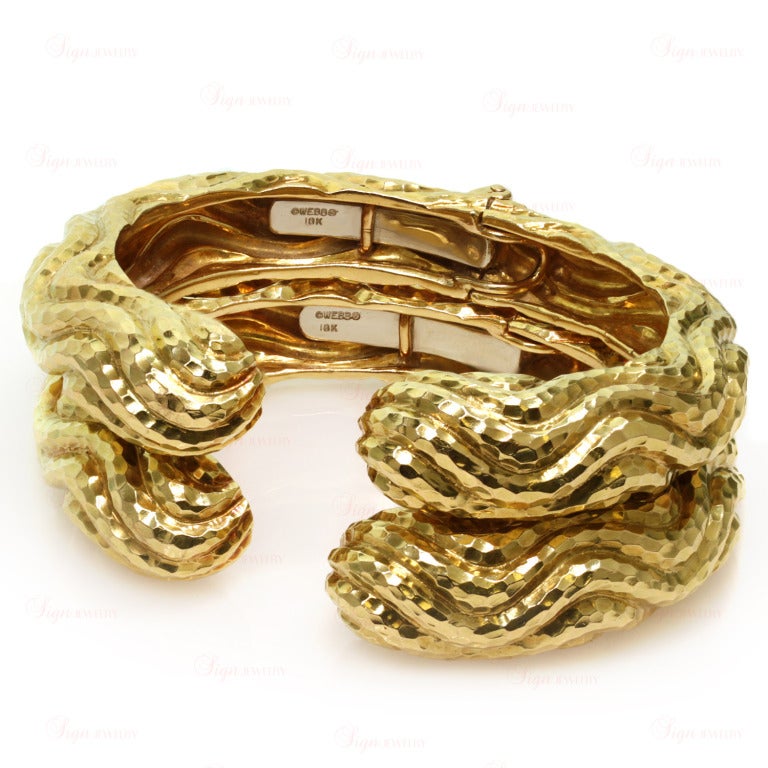 Women's DAVID WEBB Pair Textured Yellow Gold Bangle Bracelet