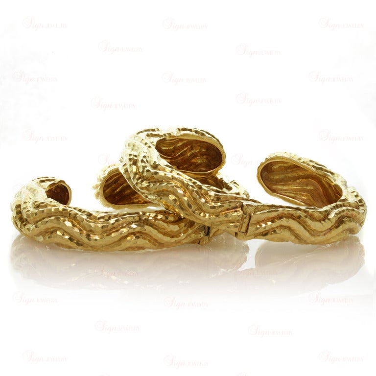 DAVID WEBB Pair Textured Yellow Gold Bangle Bracelet 1