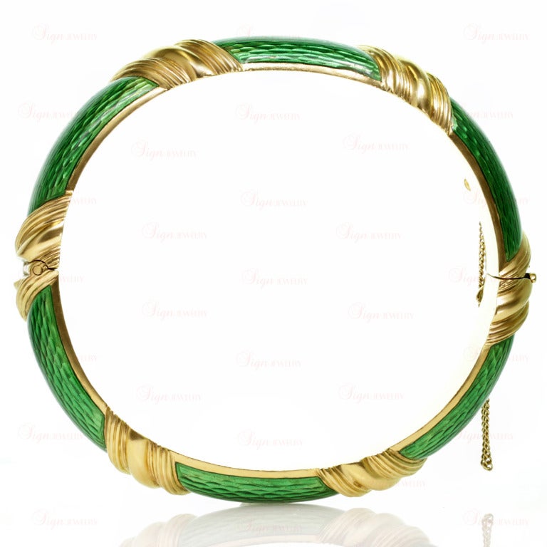 Tiffany & Co. Green Enamel Yellow Gold Striped Bangle Bracelet In Excellent Condition For Sale In New York, NY