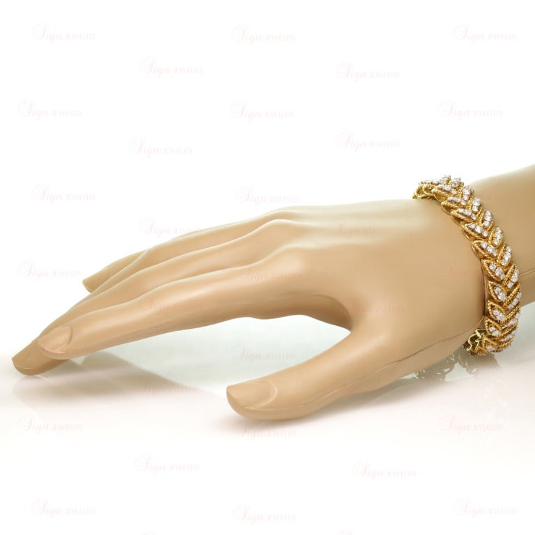 Van Cleef & Arpels Diamond Yellow Gold Link Bracelet c1960s In Excellent Condition In New York, NY