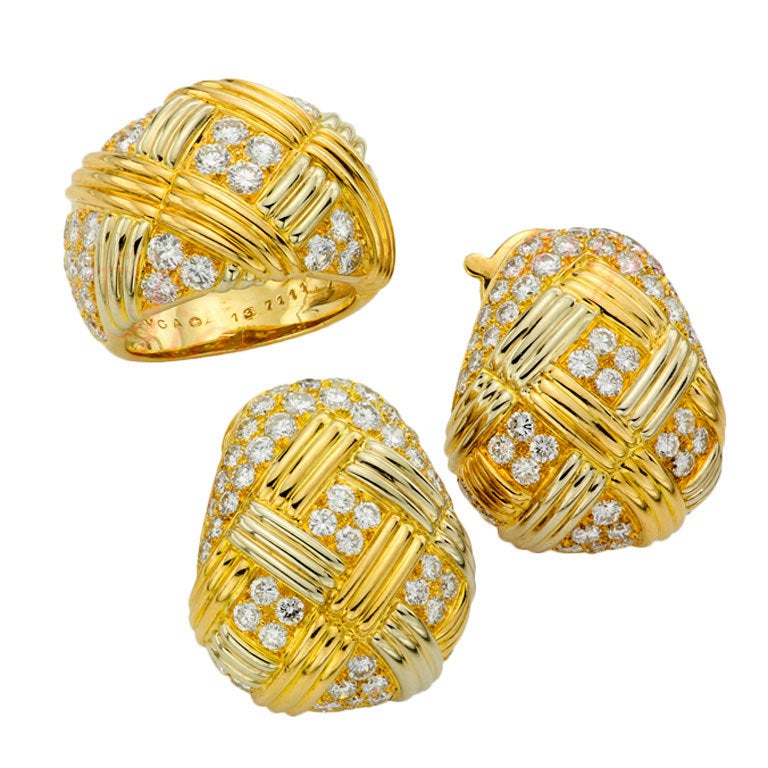 Van Cleef & Arpels Diamond Yellow Gold Ring and Earrings Set For Sale